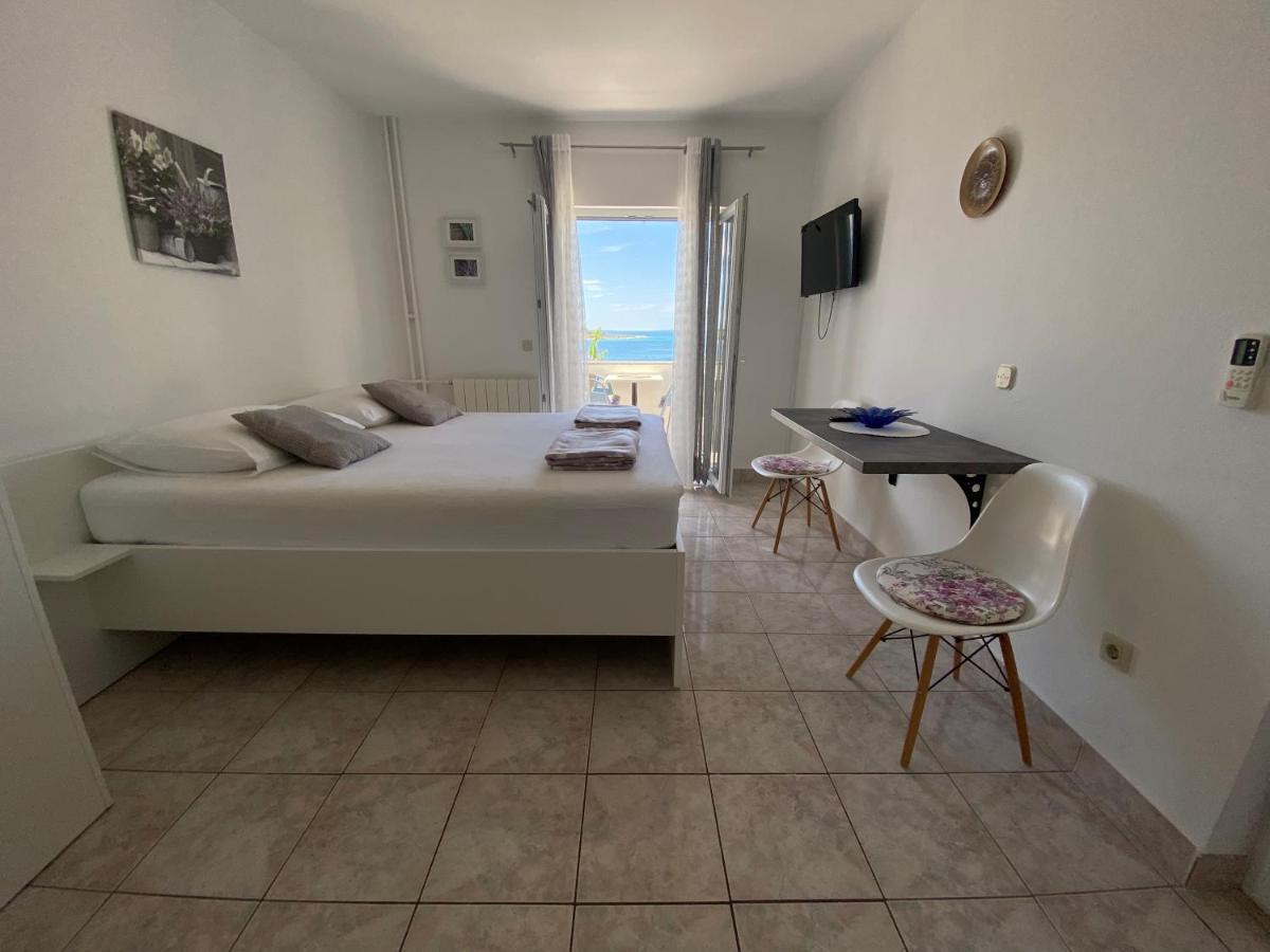 Emanuela 2 Apartment Novalja Luaran gambar