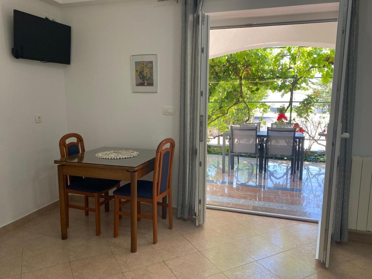 Emanuela 2 Apartment Novalja Luaran gambar