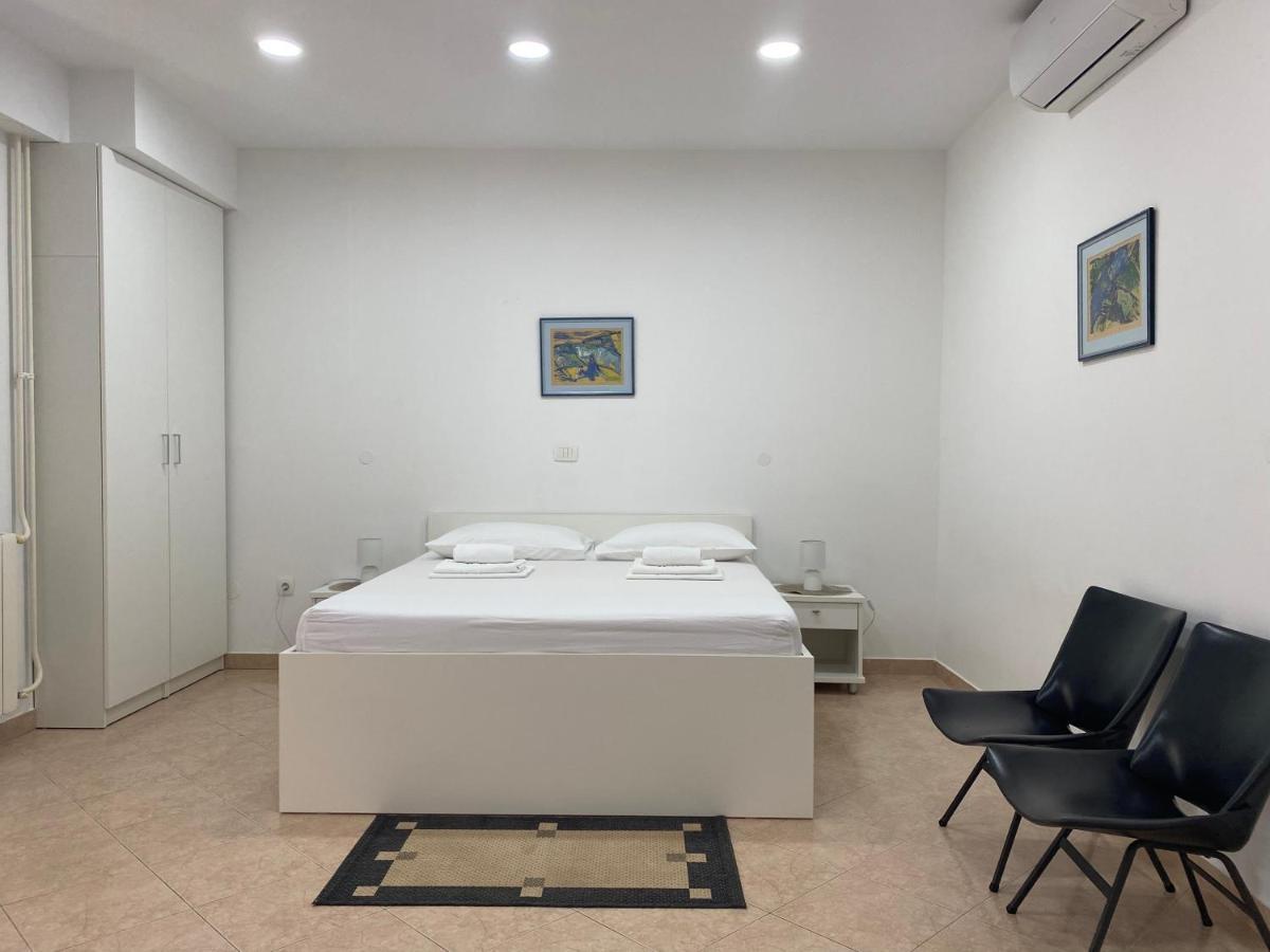 Emanuela 2 Apartment Novalja Luaran gambar
